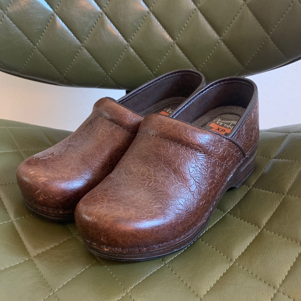 Women’s Brown Leather Clogs